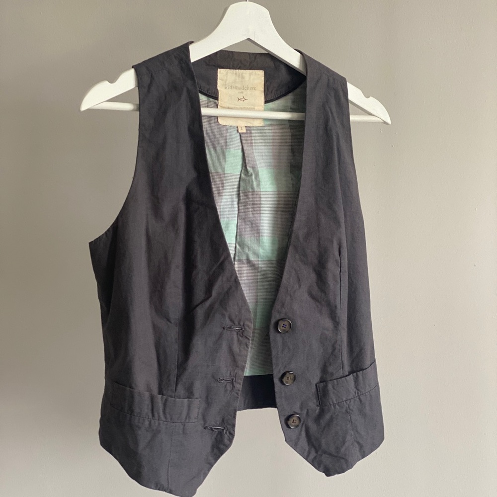Never-worn grey vest. 😉